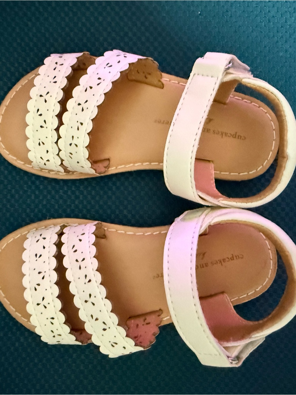 NWOT Cupcakes and Cashmere Kids White Scalloped Strap Sandals - Size 8